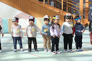 リズム遊び　「森の中の発表会」♪　2歳児クラス