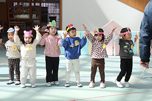 リズム遊び　「森の中の発表会」♪　2歳児クラス