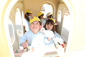 元気いっぱい園庭遊び！　あひる・こあら・ひまわり