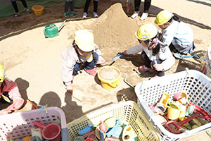 元気いっぱい園庭遊び！　あひる・こあら・ひまわり