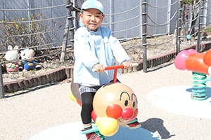 元気いっぱい園庭遊び！　あひる・こあら・ひまわり