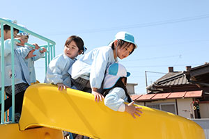 元気いっぱい園庭遊び！　あひる・こあら・ひまわり