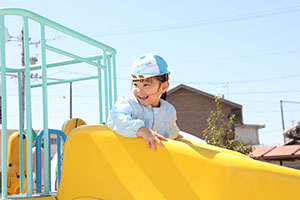 元気いっぱい園庭遊び！　あひる・こあら・ひまわり