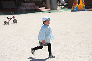 元気いっぱい園庭遊び！　あひる・こあら・ひまわり