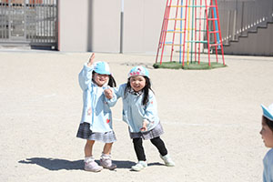 元気いっぱい園庭遊び！　あひる・こあら・ひまわり