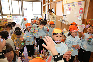 紙吹雪楽しかったね　ぺんぎん