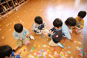 紙吹雪楽しかったね　ぺんぎん