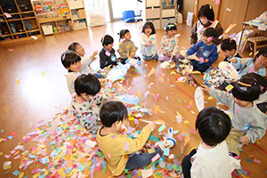 紙吹雪楽しかったね　ぺんぎん