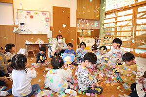 紙吹雪楽しかったね　ぺんぎん