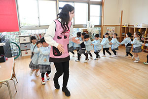 じゃんけん列車♪　きりん