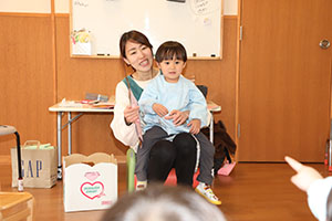 思い出帳渡し　2歳児クラス