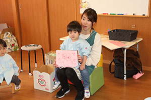 思い出帳渡し　2歳児クラス
