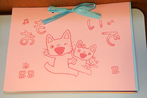 思い出帳渡し　2歳児クラス