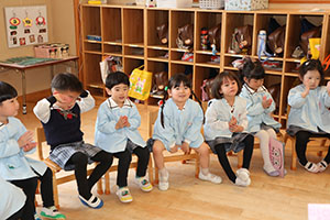 思い出帳渡し　うさぎ・りす・こあら・ぱんだ・きりん