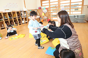 思い出帳渡し　ばら・ひまわり・さくら