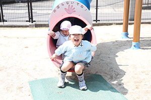 元気いっぱい園庭遊び！！　たんぽぽ