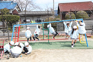元気いっぱい園庭遊び！！　たんぽぽ